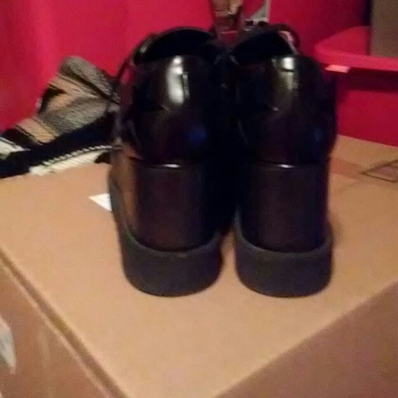 Shoes - Picture 4 of 4